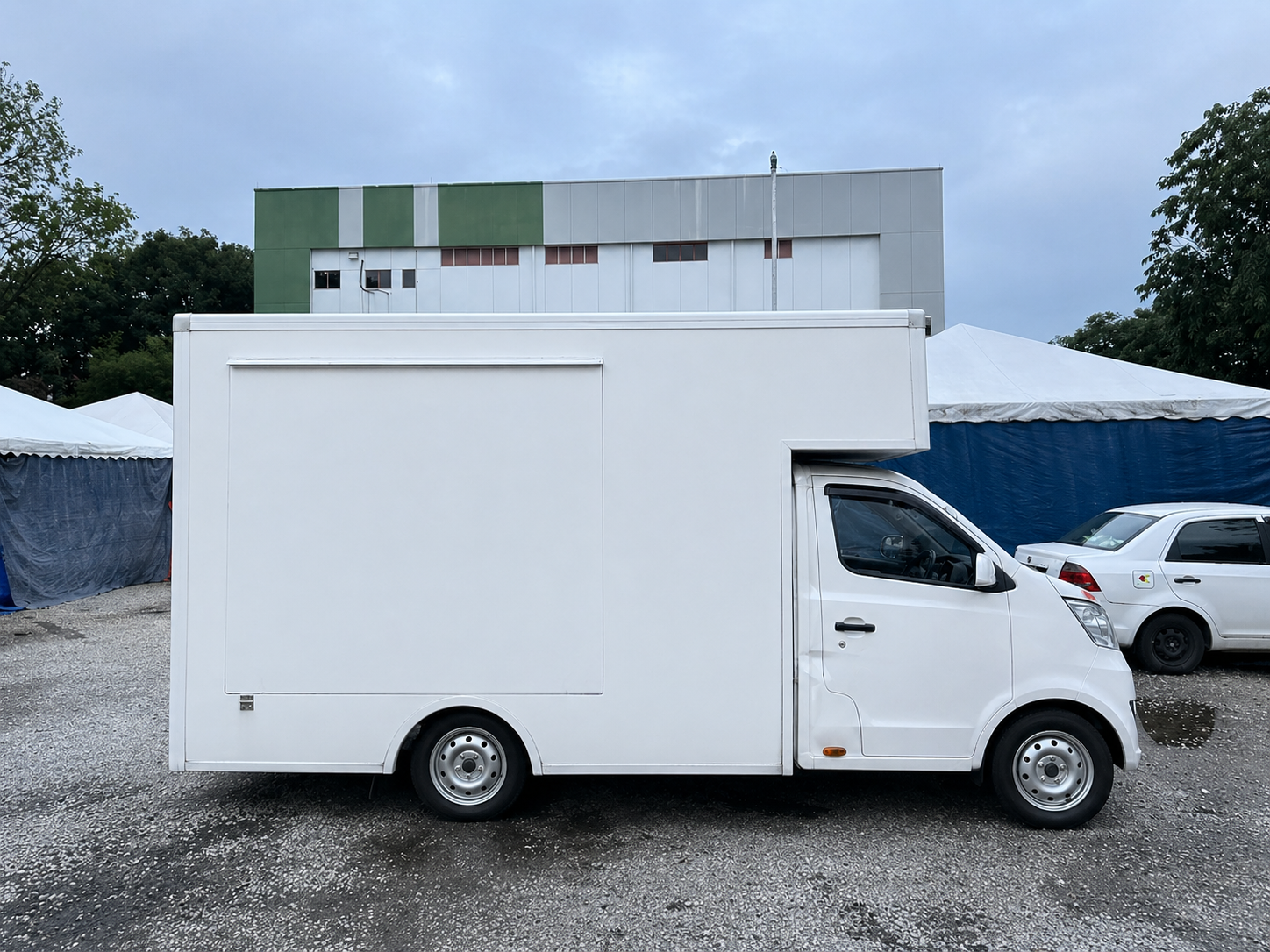 Food truck before sticker — bare body, no branding